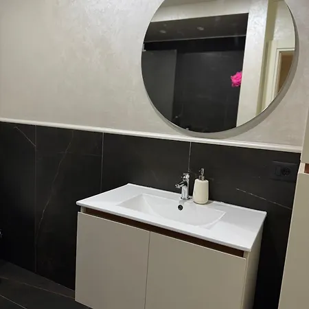 Prayla Luxury At Condor Center Apartment